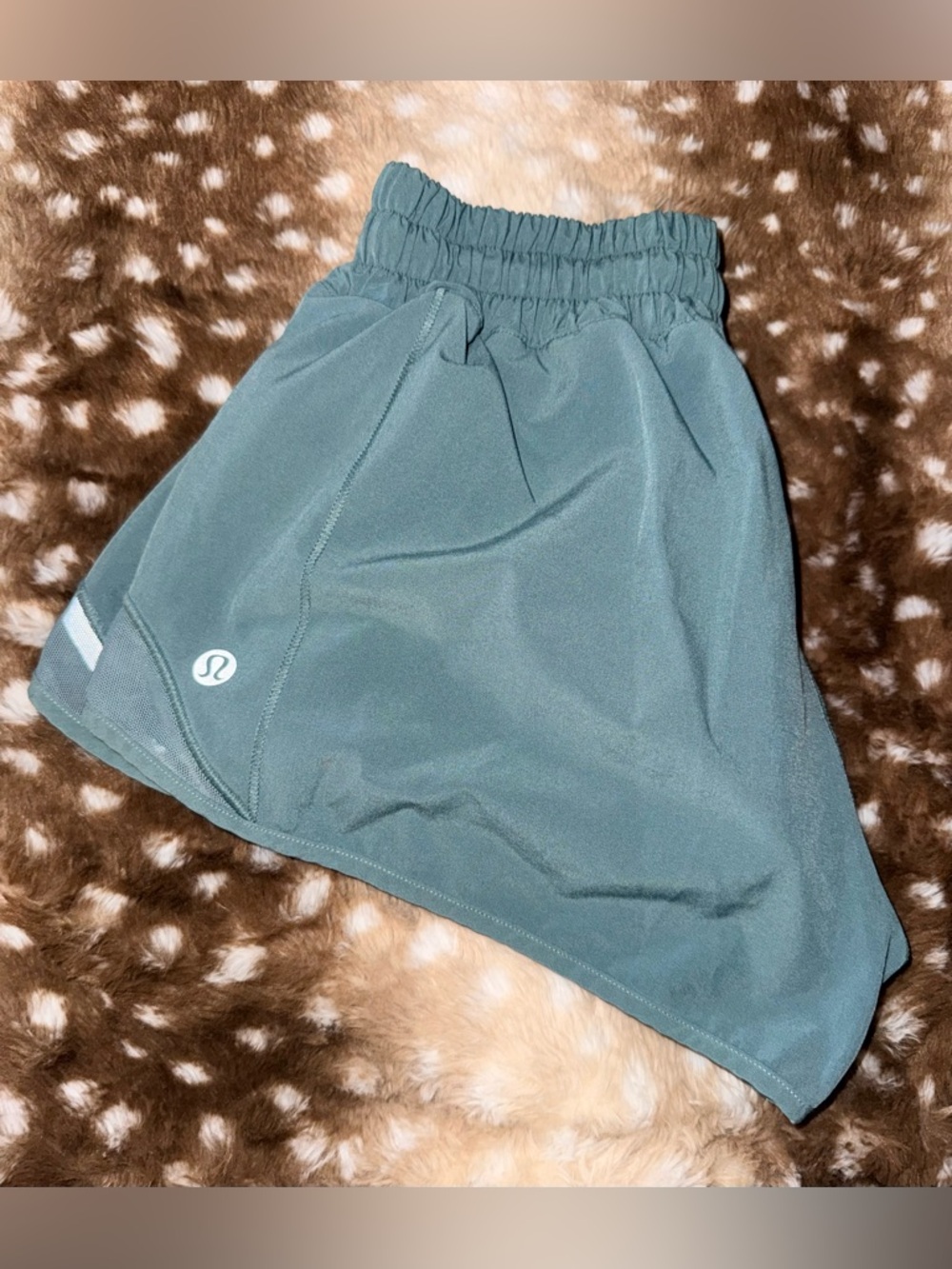 lululemon athletica hotty hot shorts - Picture 3 of 3